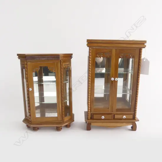 2 MINIATURE TOY DISPLAY CABINETS H.205mm