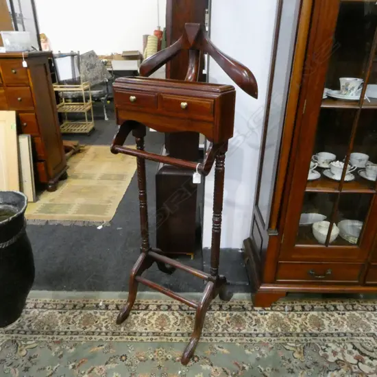 MAHOGANY VALET STAND