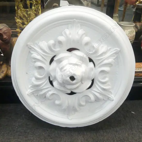 WHITE PAINTED CEILING CROWN Dia.565mm