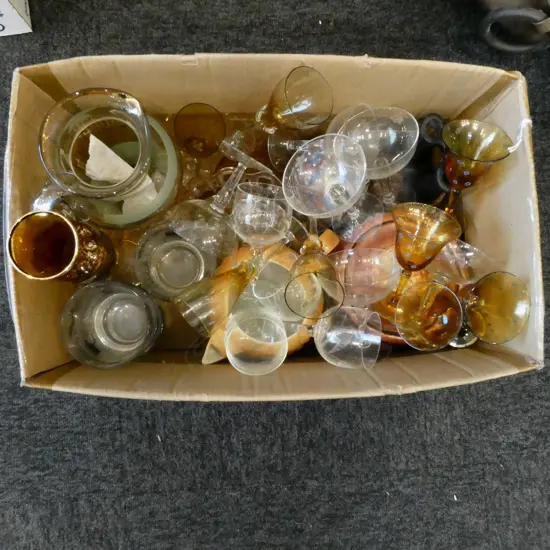 BOX OF GLASS & POTTERY PCS