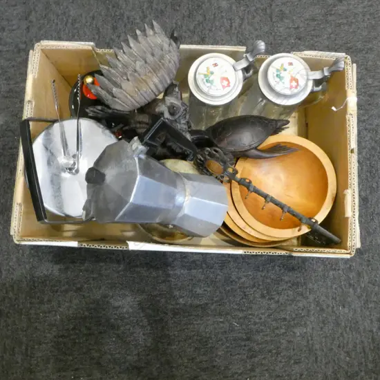 COLLECTABLES INCLDS; MAPLEWOOD & KAURI BOWLS, ITALIAN ESPRESSO MAKER, BARVARIAN GLASS TANKARDS & LRG CARVED BALINESE VIS