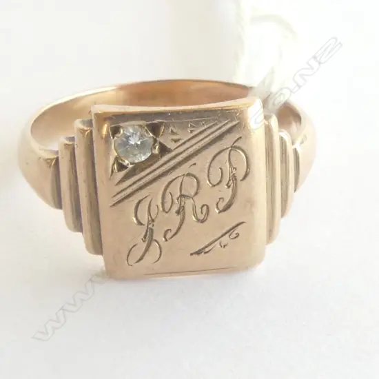 9ct SIGNET RING w SML DIAMOND, 4.55gm size S
