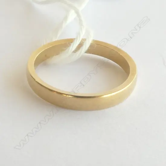 18ct GOLD WEDDER, 3.gm SIZE L