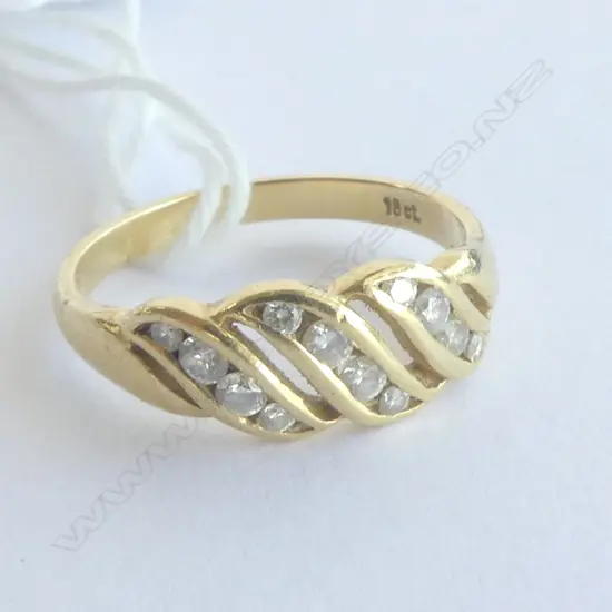 18CT Y/G CHANNEL SET DIAMOND RING 3.5GMS  (0.33ct )SIZE N