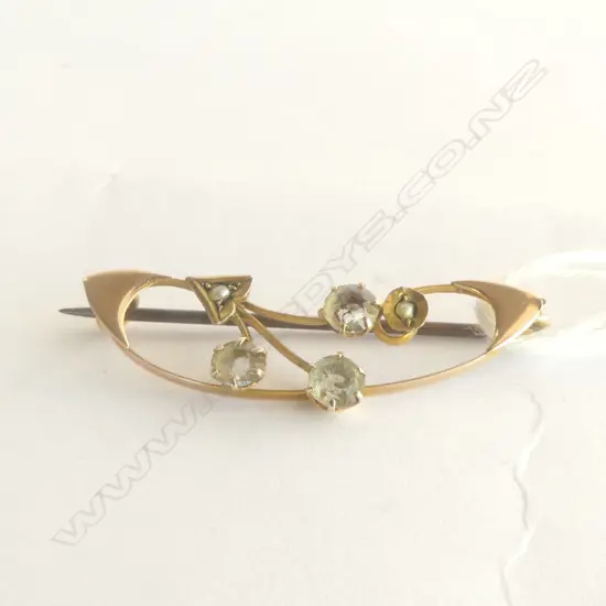 9ct? PASTE & SEED PEARL BROOCH, L.3.5gm