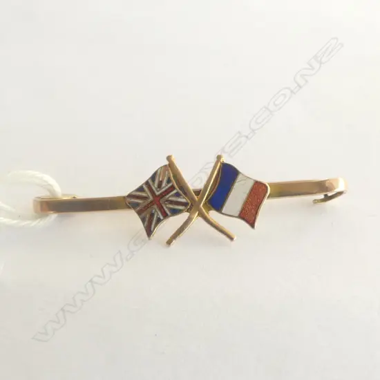 9ct GOLD EARLY 20thC BROOCH/PIN WITH ENAMELLED FLAGS OF FRANCE & ENGLAND 1.7gms