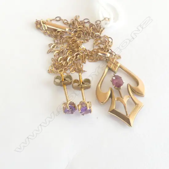 9CT GOLD ART NOUVEAU PENDANT ON CHAIN WITH STUD EARINGS