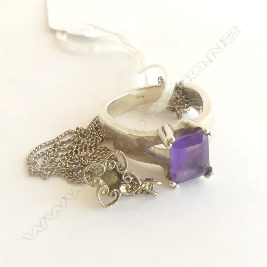 SILVER AMETHYST RING & PENDANT ON CHAIN