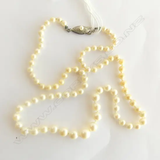 STRING OF GRADUATED CULTURED PEARLS