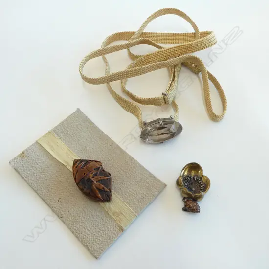 3 QUALITY VINTAGE JEWELLERY BELT FITTINGS: Oriental carved peach pip + signed gilt bronze flower head & cone + other