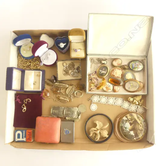 TRAY LOT COSTUME JEWELLERY