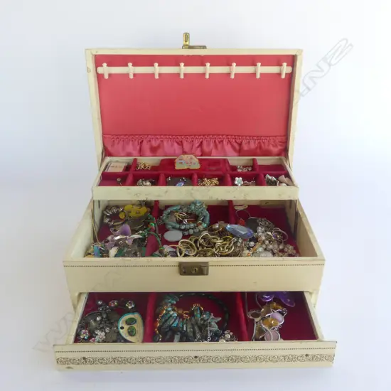 JEWLERY BOX OF COSTUME JEWLERY
