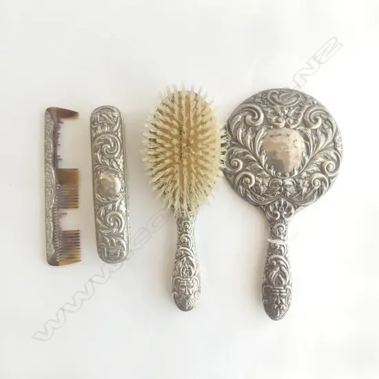 4PC S/SILVER DRESSING TABLE SET - COMB FAULTED