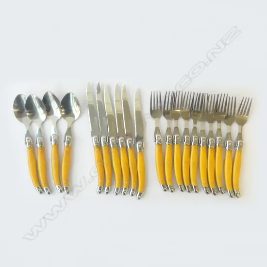 TRAY OF ASST LAGUIOLE CUTLERY