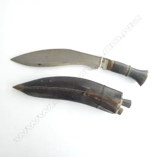 GURKHA KUKRI SWORD IN LEATHER SCABBARD L.410mm with two smaller blades 