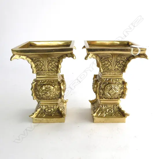 PR ORIENTAL QUALITY DECORATVE BRONZE VASES baluster square section. Heavy. H.147mm