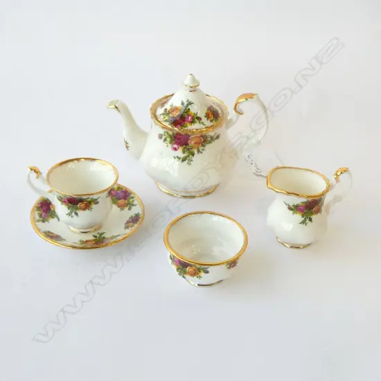 ROYAL ALBERT 'OLD COUNTRY ROSES' MINIATURE TEA SET 