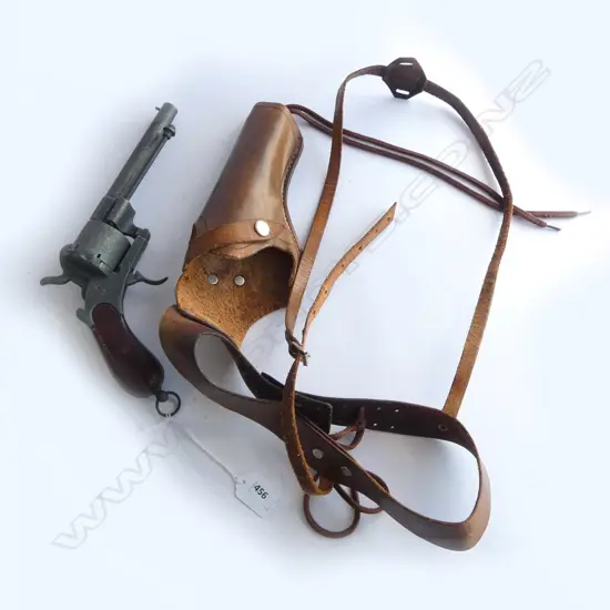 VINTAGE REPRODUCTION REVOLVER IN LEATHER HOLSTER