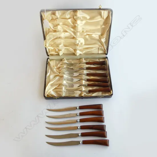 BOXED SET OF STEAK KNIVES & FORKS
