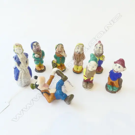 VINTAGE DISNEY MINIATURE SNOW WHITE & 6 DWARVES + GOOFY ORNAMENTS 