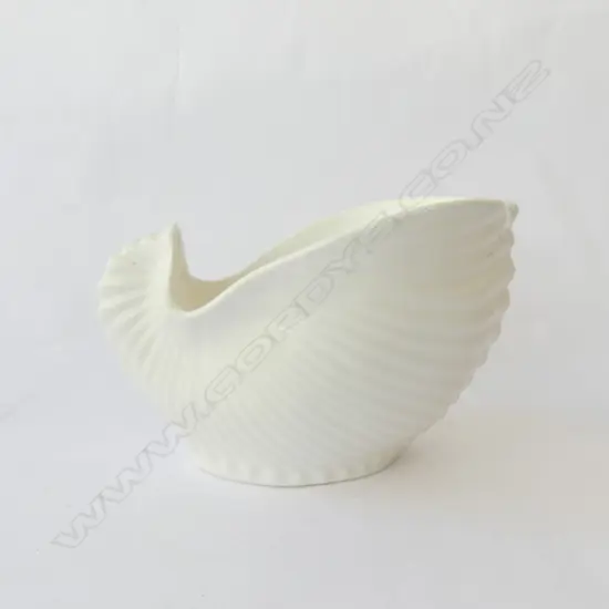  WHITE CROWN LYNN SHELL VASE W200mm