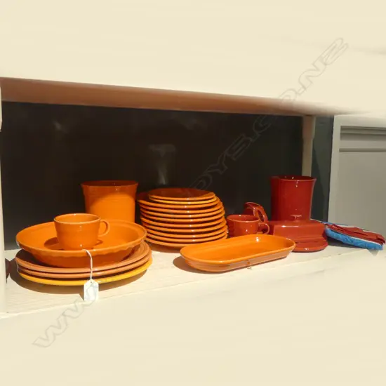 23 FIESTA U.S.A. DINNER CHINA RED/ORANGE GLAZES + FIESTA FASHON APRON