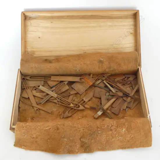 BOXED COLLECTION OF OLD MEIJI JAPANESE BAMBOO SEWING SHUTTLES