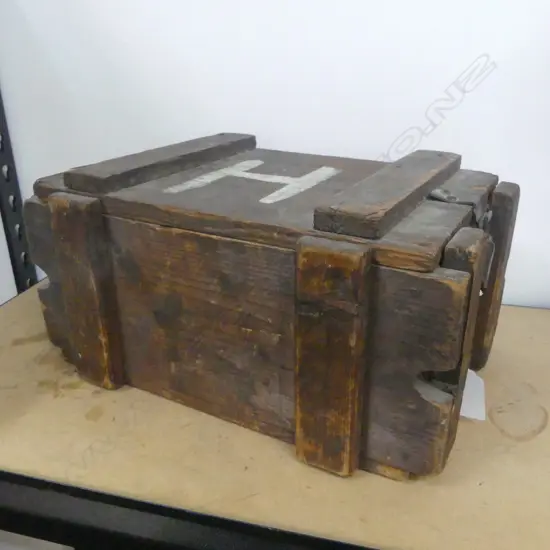 WWII BRITISH MILITARY WOODEN AMMUNITION CASE D1944 310x190x160mm