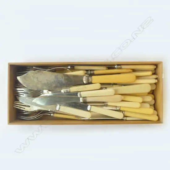 LARGE COLLECTION OF IVORINE 'BONE' KNIVES, FORKS & FISH SLICES etc