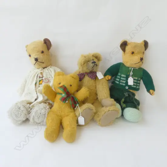 4 VINTAGE TEDDY BEARS INLCUDING BRADFORD BEAR 