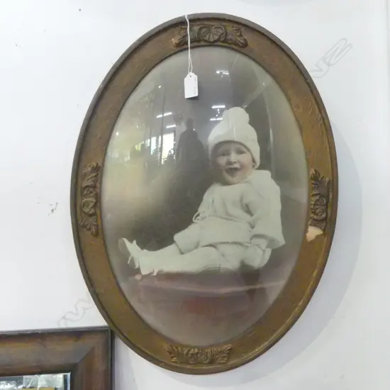 VINTAGE OVAL FRAMED PHOTO H.560mm