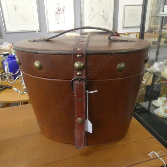 VINTAGE LEATHER BOUND WOODEN HAT BOX H.290mm