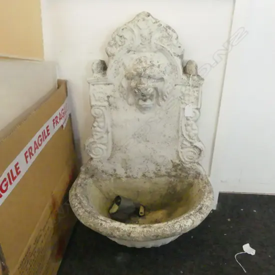  CONCRETE LION WATER FEATURE H650mm