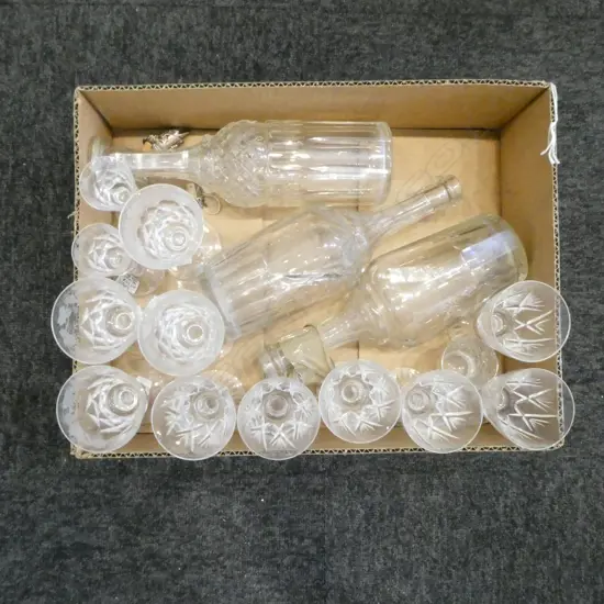 TRAY OF CRYSTAL GLASSES & DECANTERS 1 STOPPER MISSING