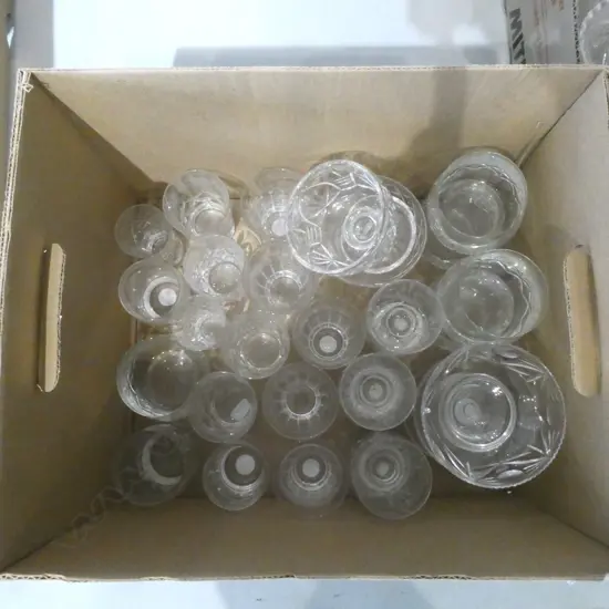 BOX OF MIXED CRYSTAL GLASSES & SUNDAES