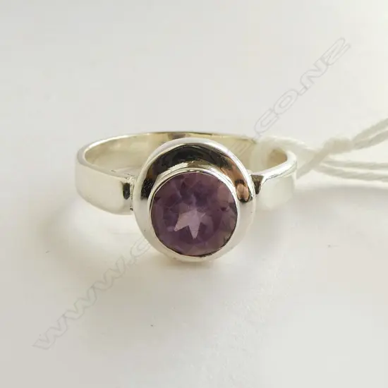 SILVER SET AMETHYST RING SIZE S