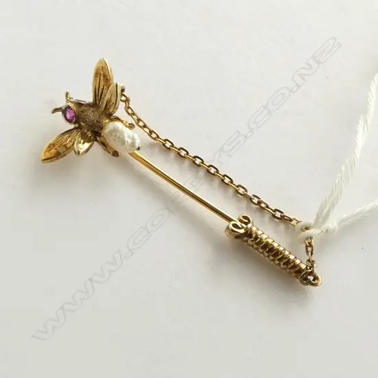 9ct GOLD GEM SET PIN