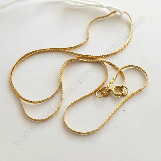 9ct FINE CHAIN, L.440mm, 2.28gm (sml dent)