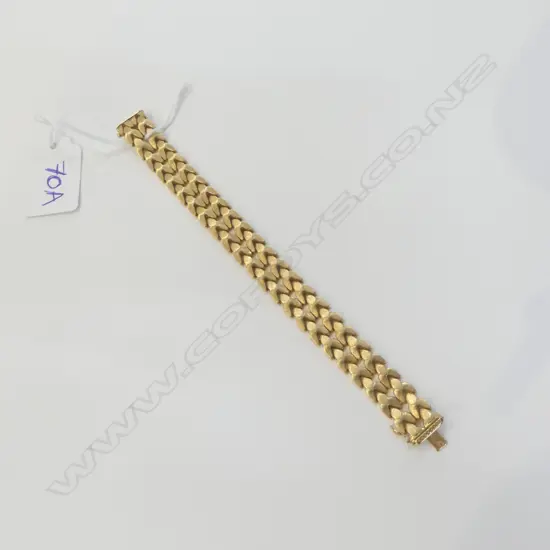18ct Yellow Gold BRACELET stylish dble V-form links 23.75gms 16.5 cm long