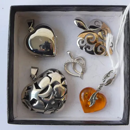 5 HEART PENDANTS, 3 SILVER