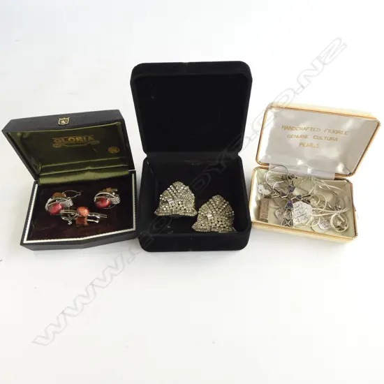 3 SILVER PENDANTS (2 on silver chains) + OTHER GEM SET CUFFLINKS & TIE PIN SET in box + VINTAGE DRESS CLIPS