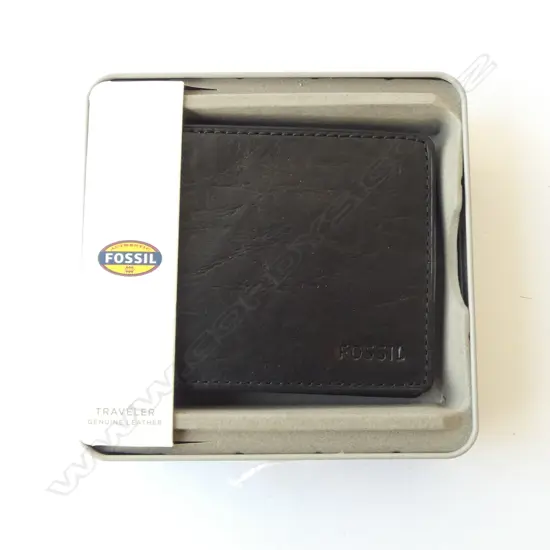 FOSSIL BRAND LEATHER WALLET, NEW OLD STOCK