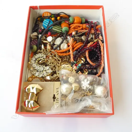 ASST. COSTUME JEWELLERY, INCLDS SCARF CLIPS