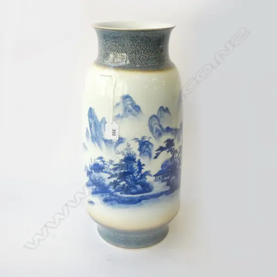 LARGE CHINESE B/W PORC SCENIC VASE H460MM