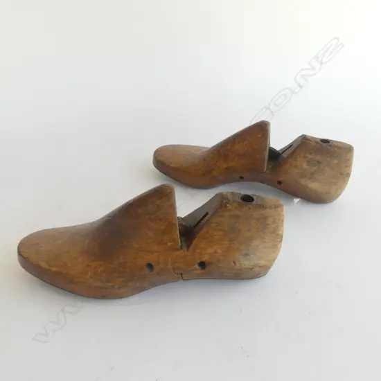 PAIR OF VINTAGE WOODEN SHOE LASTS, 230mm
