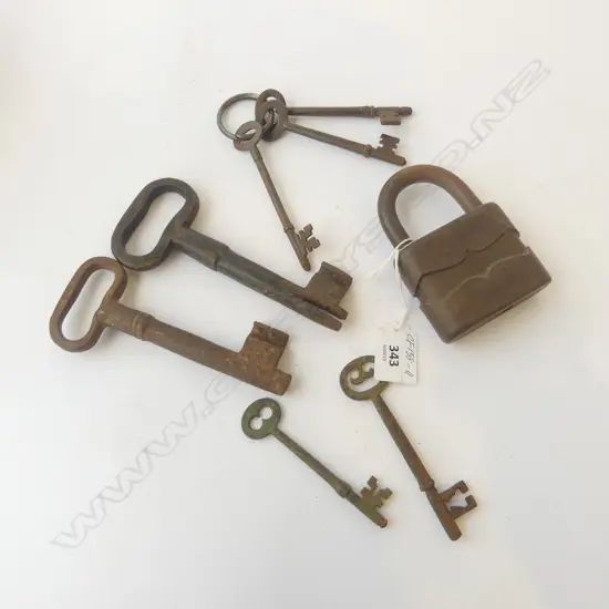 OLD KEYS (2 v large) & LOCK
