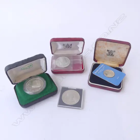 3 PROOF SILVER CASED COINS: NZ 1977 + TOKELAU 1978$1 + PANAMA 150 Balboa + NZ UNC 1953