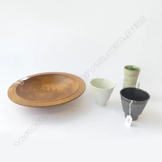 3 PCS NZ STUDIO POTTERY, KATHRYN SMYTH POSY VASE, H.140mm, 2 BEAKERS & HAND TURNED WOODEN BOWL (Tasmanian)