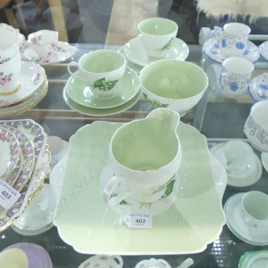 SHELLEY CHINA PART TEASET 2CSPS CAKE PLATE C/SUGAR GREEN FLOWER PAT