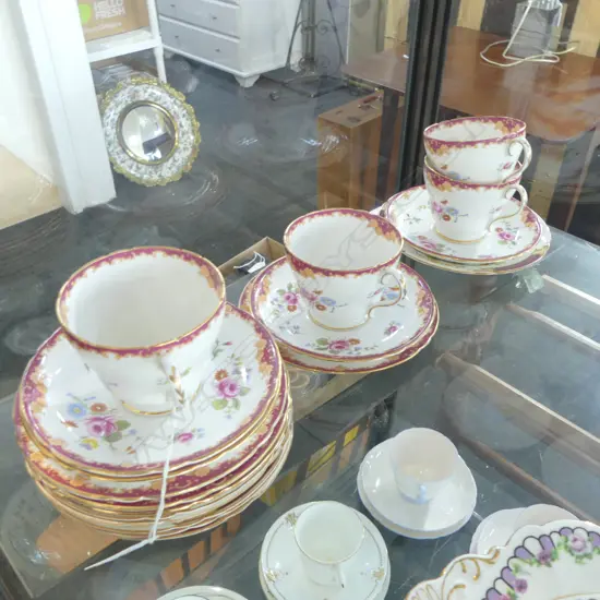 4 SHELLEY CHINA MATCHING CSPS WITH 6 OTHER PAT SIDEPLATES